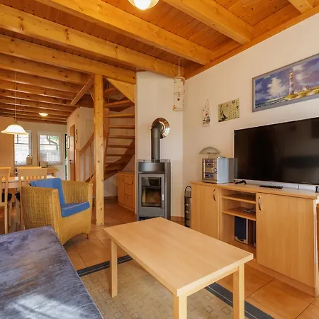 Cozy Holiday Near The Lake In Hébergement de vacances *