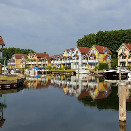 Cozy Holiday Near The Lake In